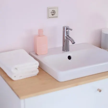 Malerisches Haus In Schoenster Strasse Der Altstadt