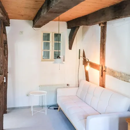 Malerisches Haus In Schoenster Strasse Der Altstadt