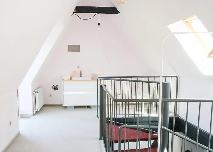 Malerisches Haus In Schoenster Strasse Der Altstadt