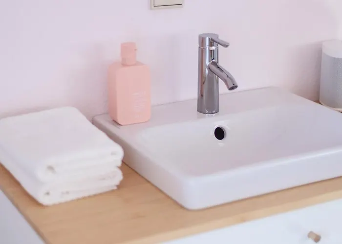 Malerisches Haus In Schoenster Strasse Der Altstadt